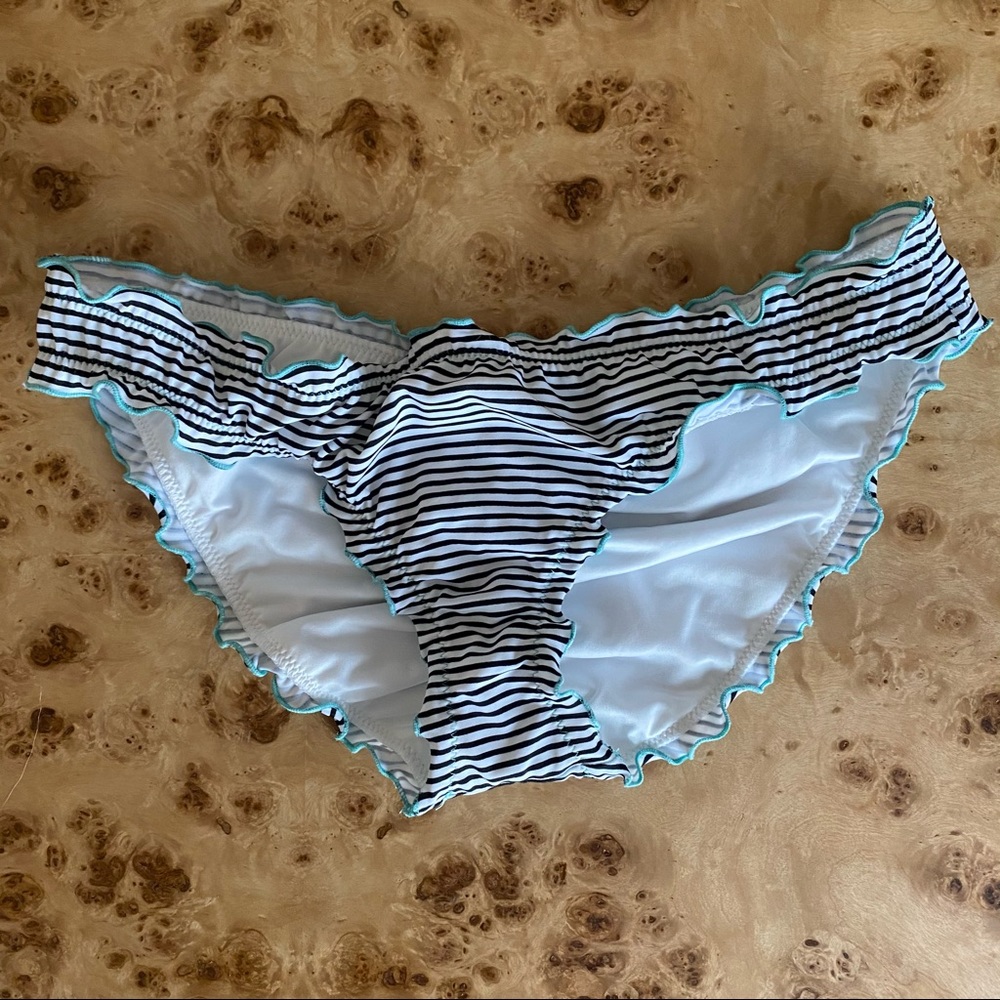 VS Ruffled Cheeky Bottoms